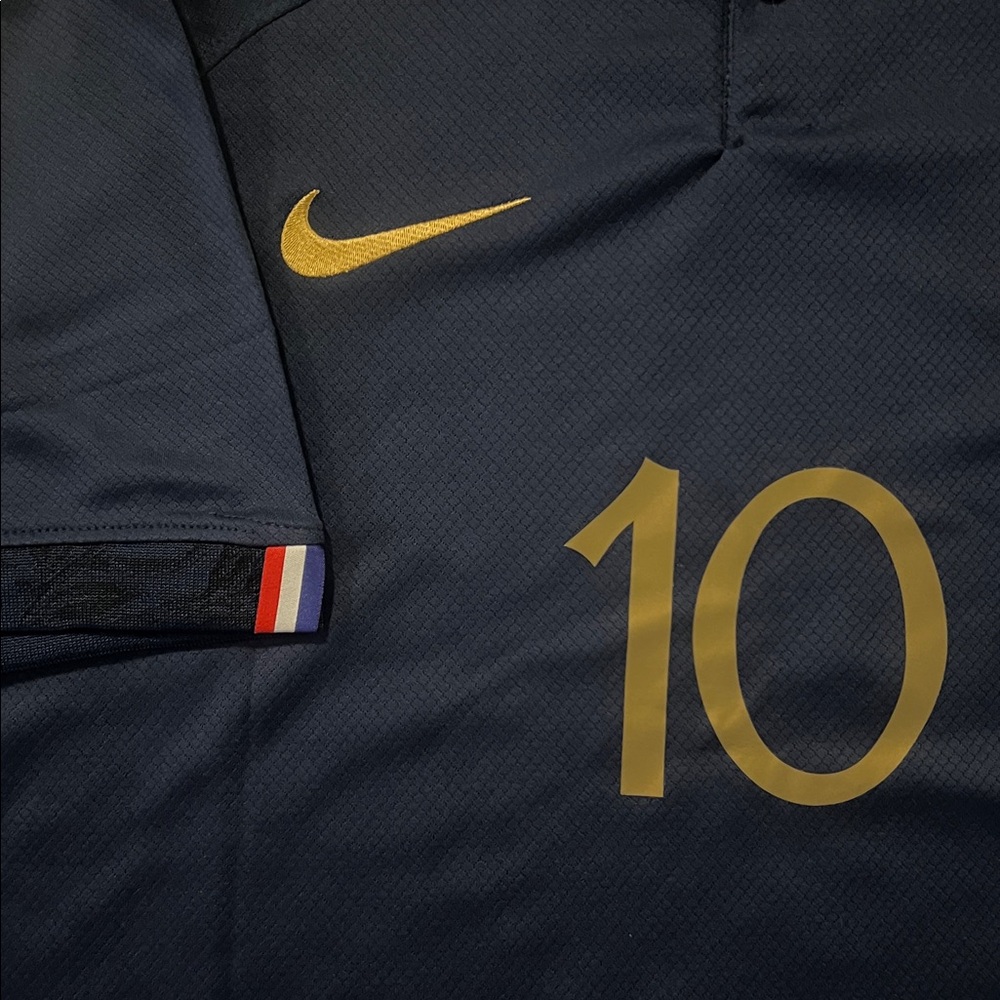 France National Team 2022/23 Stadium Home (Kylian Mbappe) - Picture 8 of 9